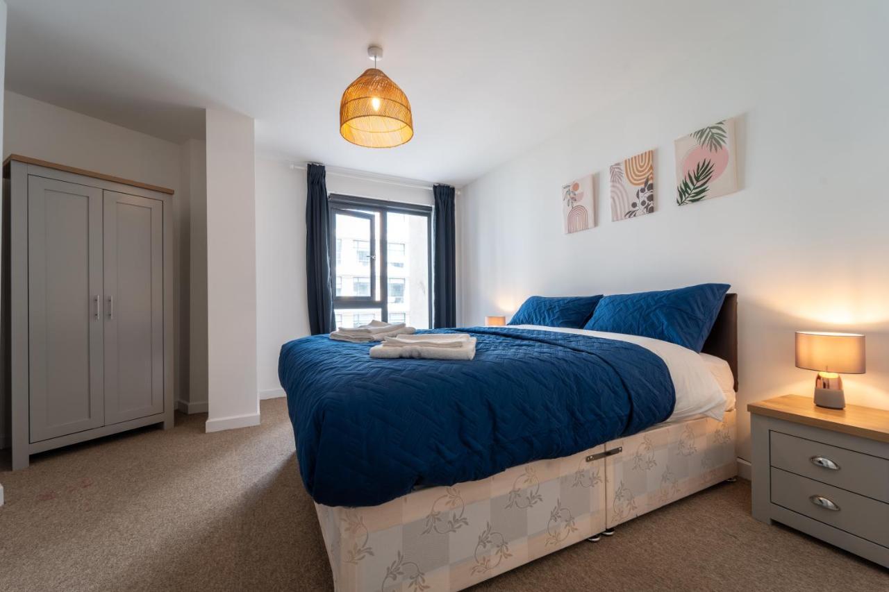 Spacious Apartment In Woking Town Centre Exterior foto