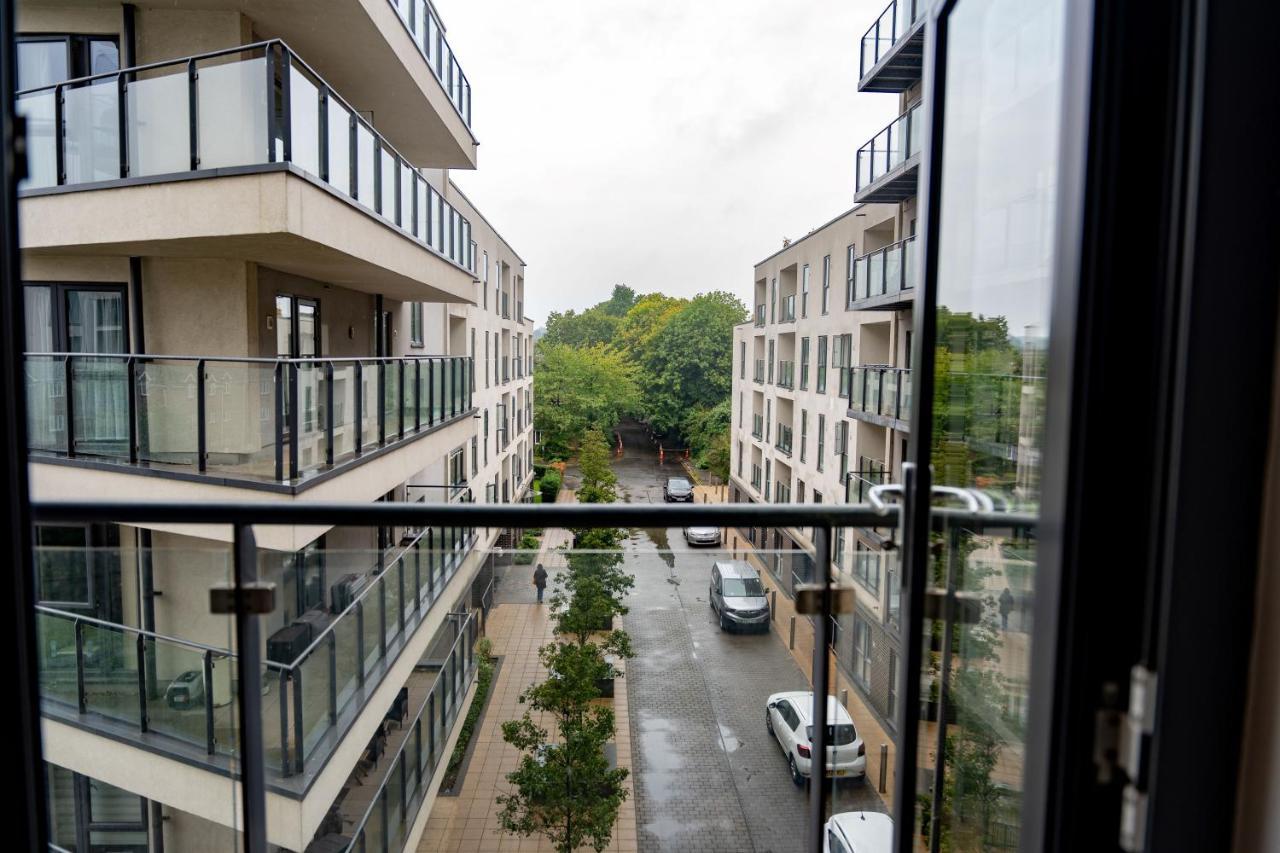 Spacious Apartment In Woking Town Centre Exterior foto